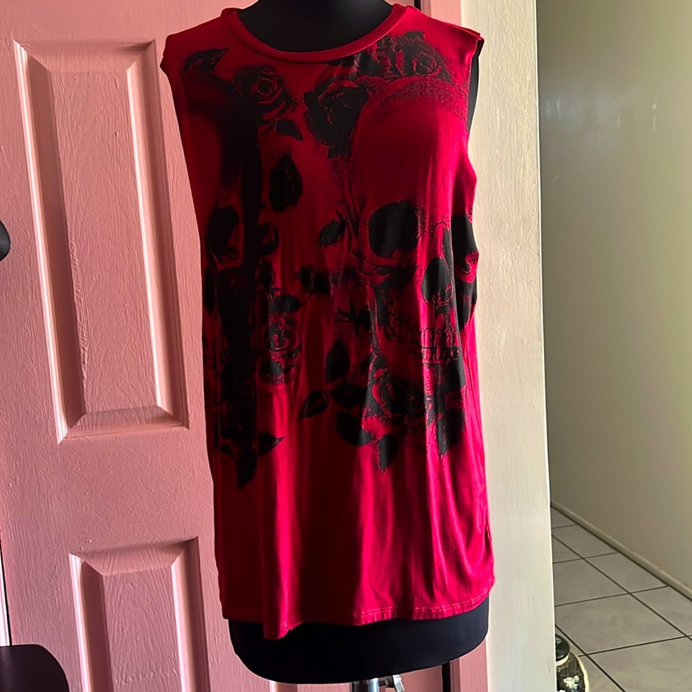 Cut out tank top super soft black and red no tags never worn